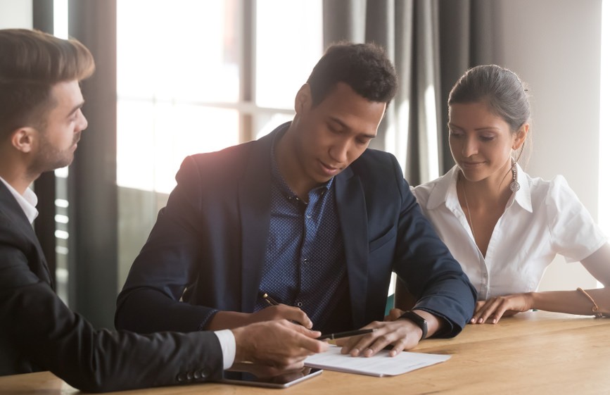 couple-signing-prenup